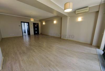 Apartament cu 3 camere decomandat, mobilat în Iancu Nicolae