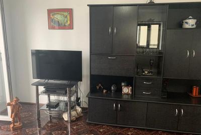 Apartament cu 2 camere decomandat, mobilat în Sat Vacanță