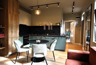 Apartament cu 2 camere semidecomandat, mobilat în Central