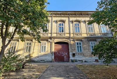 Casă individuală cu 5 camere în Boul Roșu