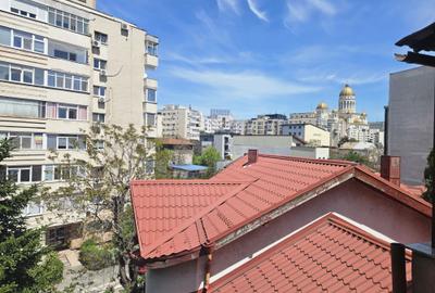 Cladire  de  birouri/showroom  -760 mp/7.5  euro/mp+tva /Zona  13 Septembrie - 2