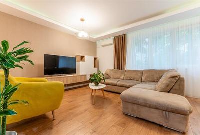 Apartament cu 4 camere semidecomandat, mobilat în Plopilor