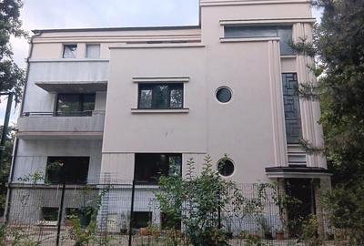 Apartament cu 3 camere decomandat în Calea Călărașilor