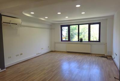 Cladire  de  birouri/showroom  -760 mp/7.5  euro/mp+tva /Zona  13 Septembrie - 8