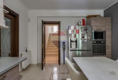 Vilă renovată P+1+M  | Foișor vitrat, grădină și jacuzzi - 38