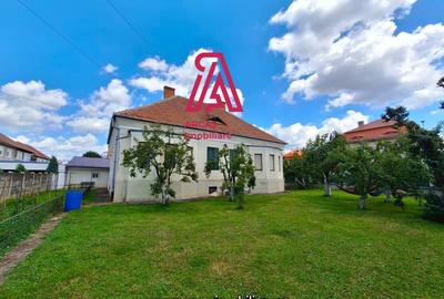 Casă individuală cu 5 camere în Sub Arini
