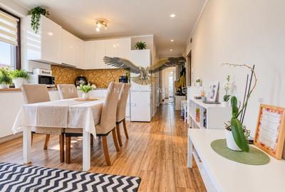 Apartament cu 3 camere semidecomandat, mobilat în Mărăști