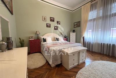 Apartament cu 3 camere semidecomandat, mobilat în Central