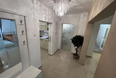 Apartament cu 4 camere decomandat, mobilat în Titan