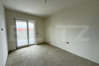 Apartament cu 3 camere semidecomandat în Braytim