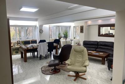 Apartament cu 4 camere decomandat, mobilat în Unirii