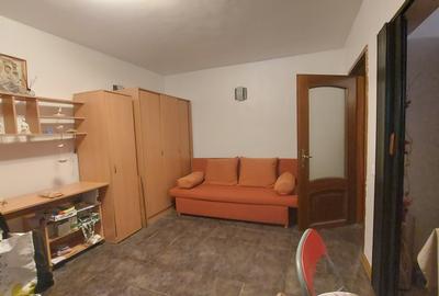 Apartament cu 3 camere decomandat în Tineretului