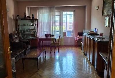 Apartament cu 3 camere decomandat în Nerva Traian