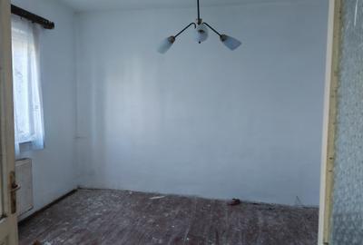 Casă individuală cu 5 camere în Florilor