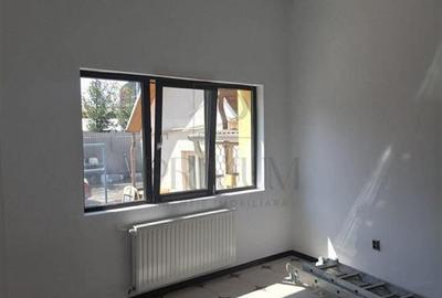 SPATIU COMERCIAL - 4 CAMERE - 3 GRUPURI SANITARE - CURTE - ZONA LINISTITA - CENT - 4