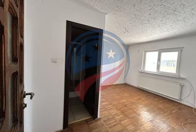 Vilă spațioasă D+P+E+M, 400 mp | Curte generoasă 400 mp | 3 intrări - 7