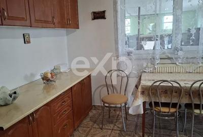 Apartament cu 3 camere semidecomandat, mobilat în Calea Turzii