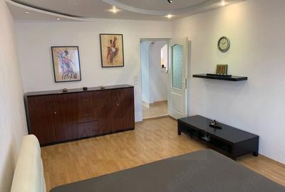 Apartament cu 3 camere decomandat, mobilat în Calea Dumbrăvii