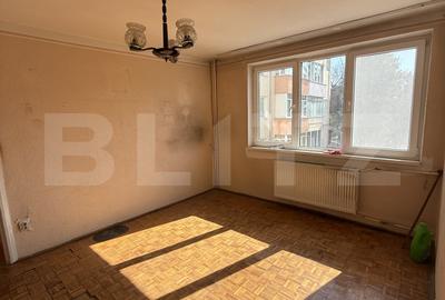 Apartament cu 3 camere semidecomandat în Central