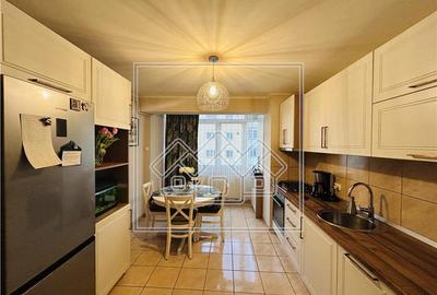 Apartament cu 3 camere decomandat în Vasile Aaron
