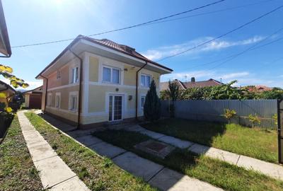 Casă individuală cu 5 camere în Săvinești