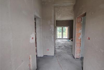 Duplex despartit prin C.T. - dormitor la parter - 3 bai - zona excelenta - 6