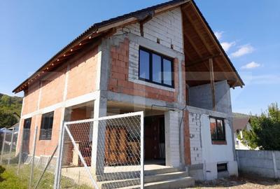Casă individuală cu 5 camere în Viișoara