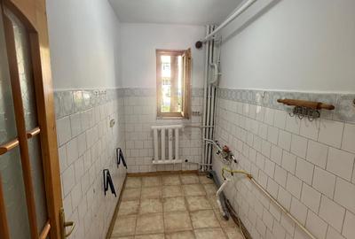 Apartament cu 3 camere decomandat în Păcurari