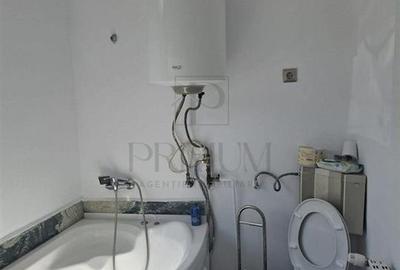 SPATIU COMERCIAL - 4 CAMERE - 3 GRUPURI SANITARE - CURTE - ZONA LINISTITA - CENT - 7