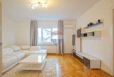 Apartament cu 4 camere semidecomandat, mobilat în Tractorul