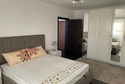 Apartament cu 3 camere decomandat, mobilat în Berceni