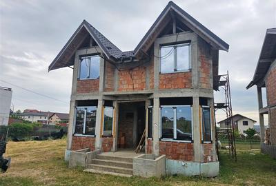 Casă individuală cu 5 camere în Aeroport