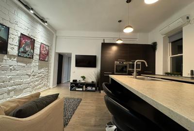 Apartament cu 4 camere semidecomandat, mobilat în Ultracentral