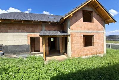 Casă individuală cu 4 camere în Micești