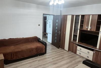 Apartament cu 3 camere semidecomandat în Rogerius