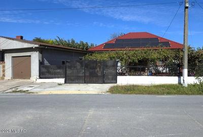 Castelu - Str. Florilor, casa din 2012, teren 737 mp si 106 mp utili - 1
