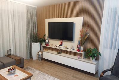 Apartament cu 3 camere decomandat, mobilat în Tractorul
