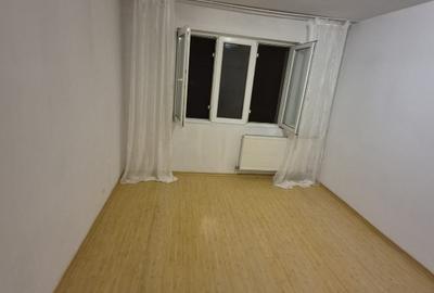 Apartament cu 2 camere semidecomandat în Gorjului