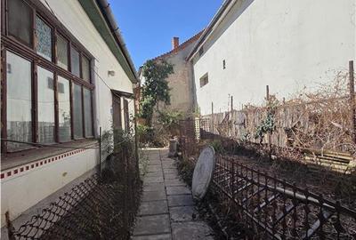 Casa cu 4 camere,curte individuala,acces auto,,ultracentral,Oradea - 13