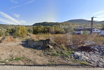 Teren Construcții intravilan de 2100 mp, în Est