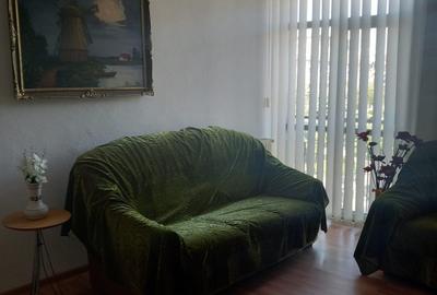Apartament cu 3 camere decomandat, mobilat în Central