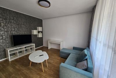 Apartament cu 3 camere semidecomandat în Bucureștii Noi