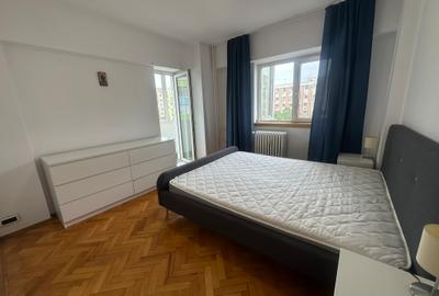 Apartament cu 3 camere semidecomandat în 13 Septembrie