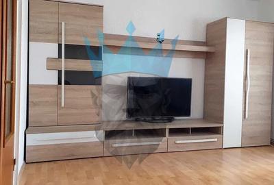 Apartament cu 3 camere decomandat, mobilat în P-ța Victoriei
