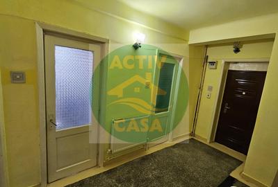 Apartament cu 2 camere decomandat în Roman