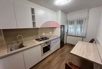 Apartament 2 camere vanzare zona Polivalenta - 1