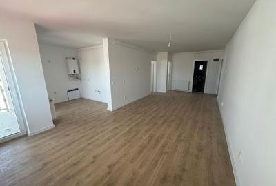 Penthouse cu 4 camere decomandat în Sud