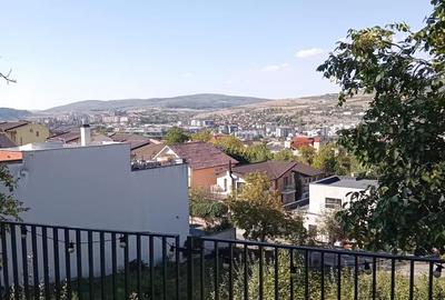 Apartament cu 3 camere semidecomandat în Gruia