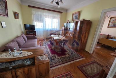 Apartament 3 camere, Centrul Vechi, Str. Teatrului, etaj 2/2, comision 0 - 10