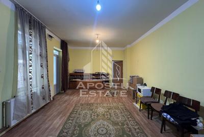 Apartament cu 5 camere semidecomandat în Bălcescu